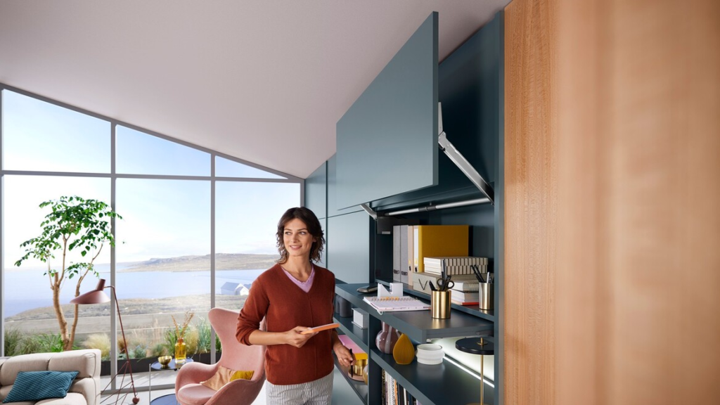 Tay nâng Blum HL Top giúp cánh tủ treo mở lên gọn gàng và ổn định