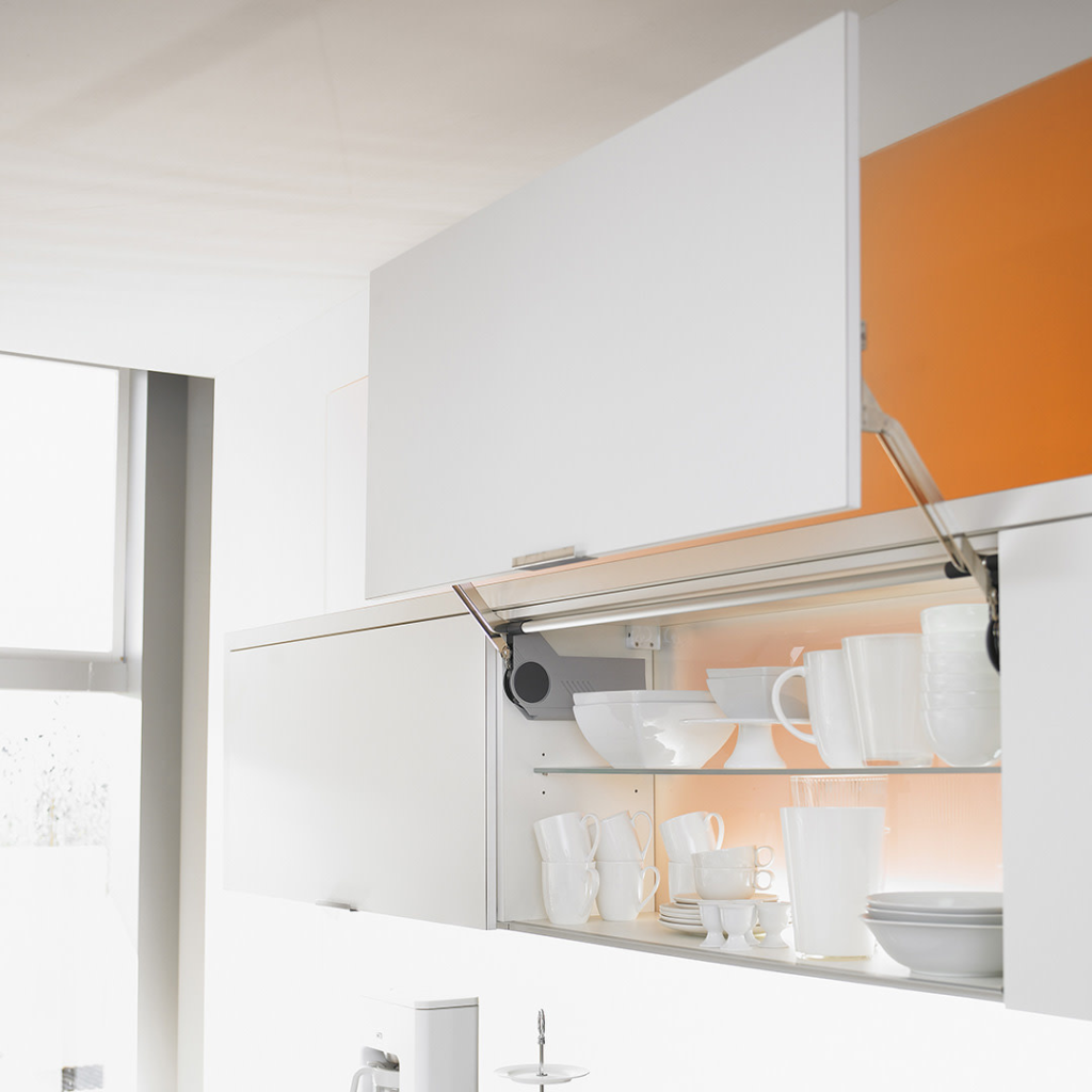 Tay nâng HL Top giúp tối ưu thao tác đóng mở trong các hệ tủ treo